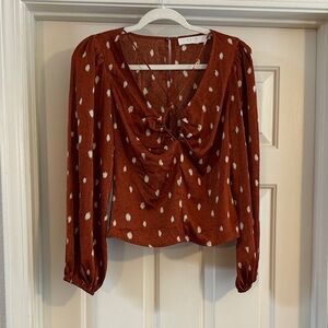 ASTR Women's Rust Polka Dot Top